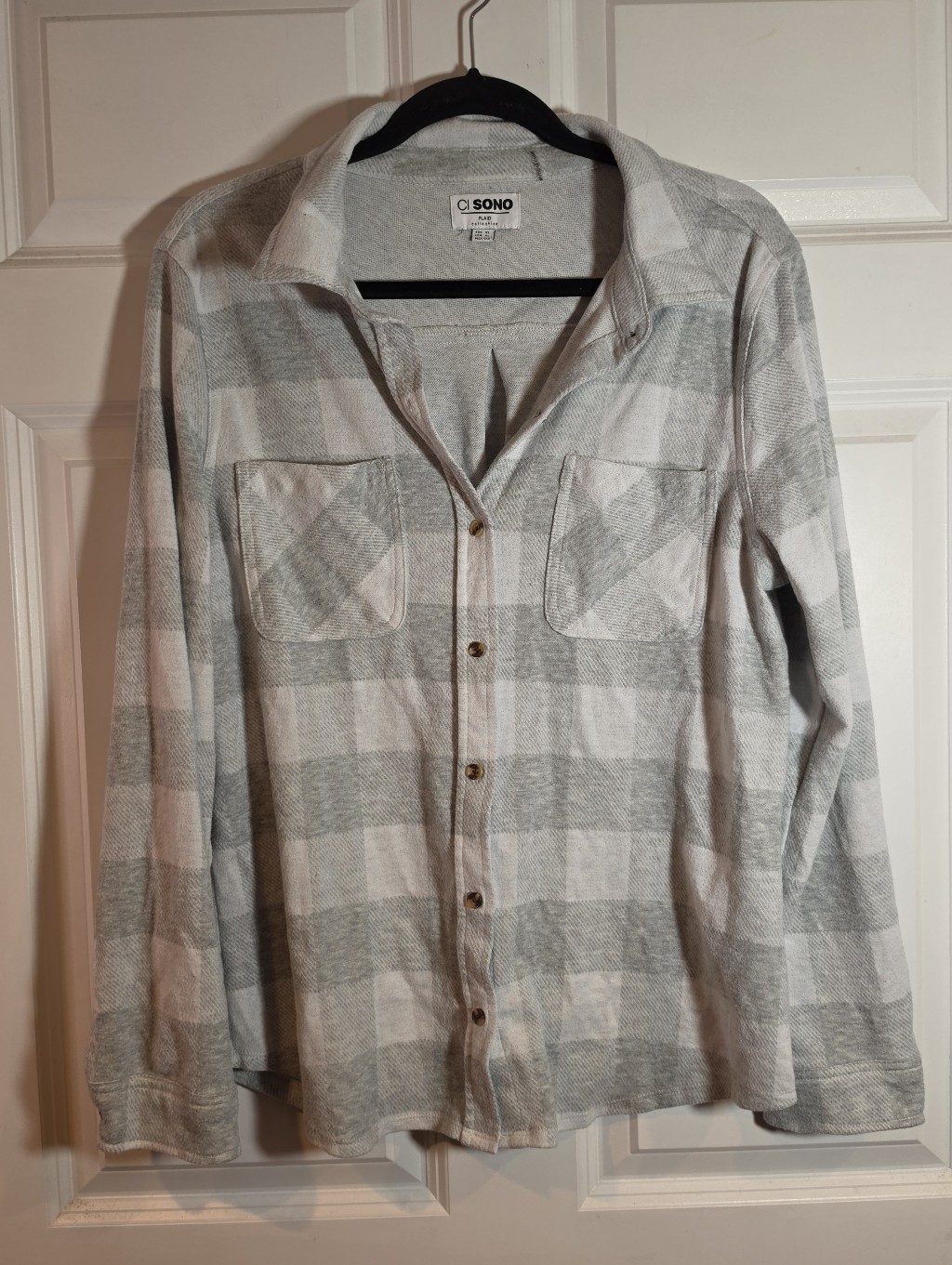 Ci Sono Light Gray & White Plaid Button Up Shirt Minor Wash Wear Xl